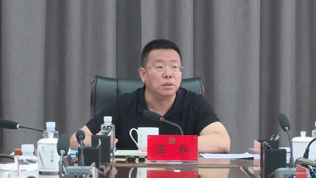 会议传达了齐齐哈尔市扶贫开发领导小组第三次会议精神及讷河市贯彻