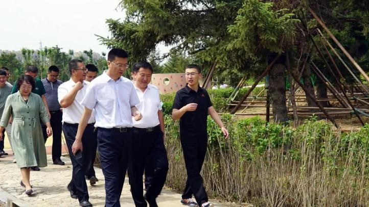 7月6日,巴林左旗旗委副书记秦怀东带队到红山区考察学习全市旅游产业