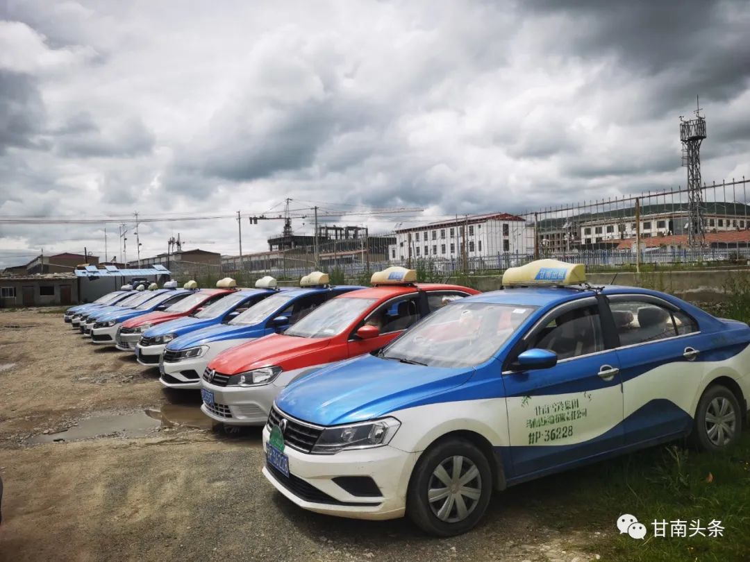 出租车司机常燕民表示,能成为此次爱心车队的司机代表免费接送高考生