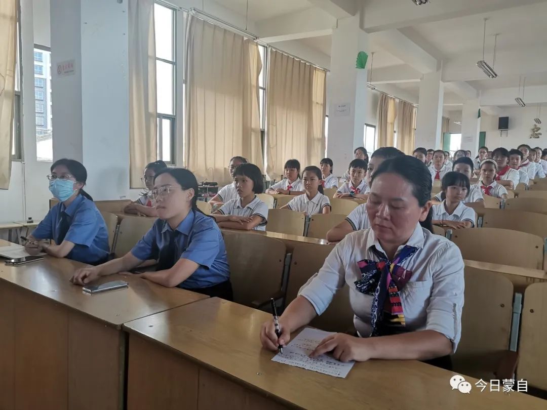 蒙自市第二小学:看动画,学法典,《民法典》这样说给孩子听