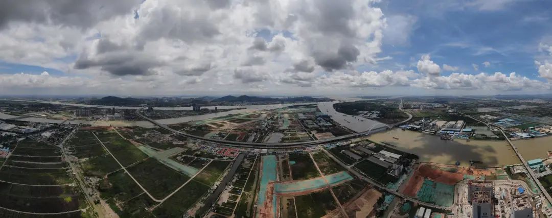 走进广州南沙横沥岛项目施工现场,与以往"尘土飞扬,泥泞不堪"的刻板