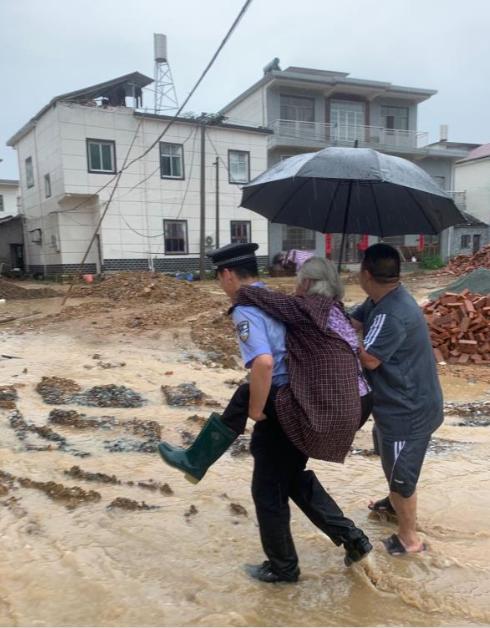 7月6日-7日,九江市彭澤縣出現大暴雨天氣過程,楊梓鎮樂觀街被淹.