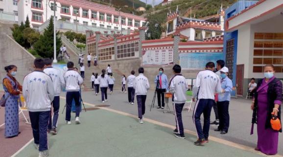 乡城县中学开展2020年中考防疫保考应急演练