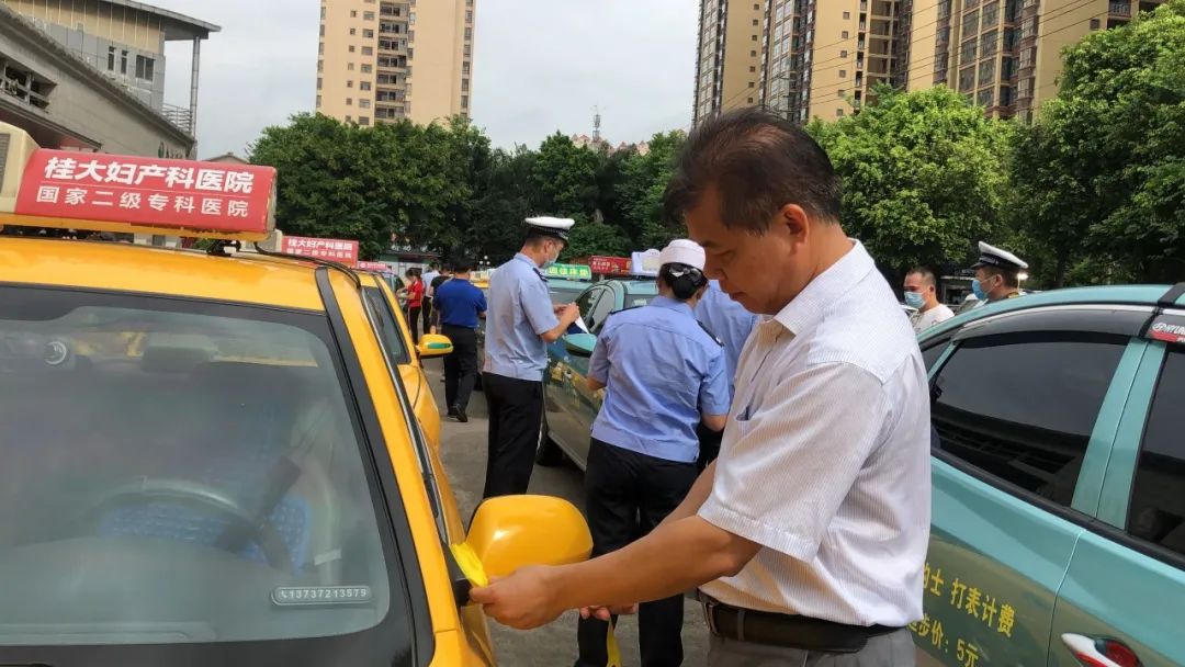 明后天在来宾看见这种车考生可以免费坐