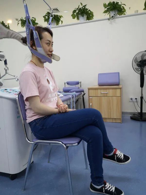 颈椎牵引时为什么不能做这些动作你了解了么