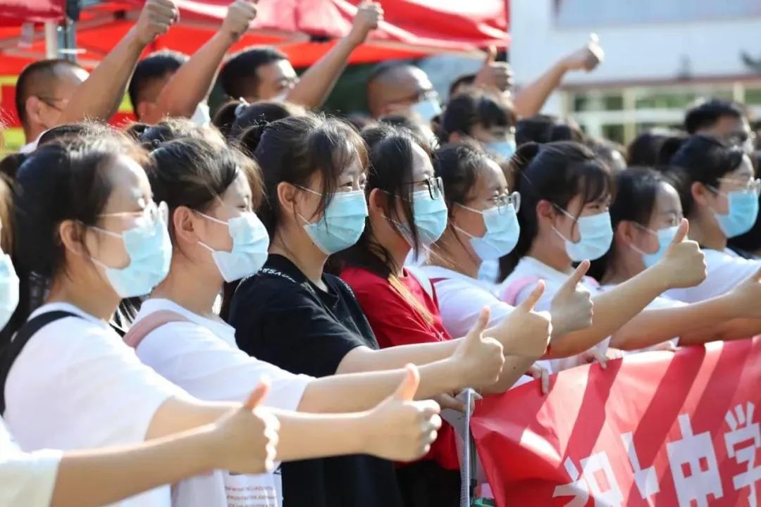 直击高考第一天加油乘风破浪的学子