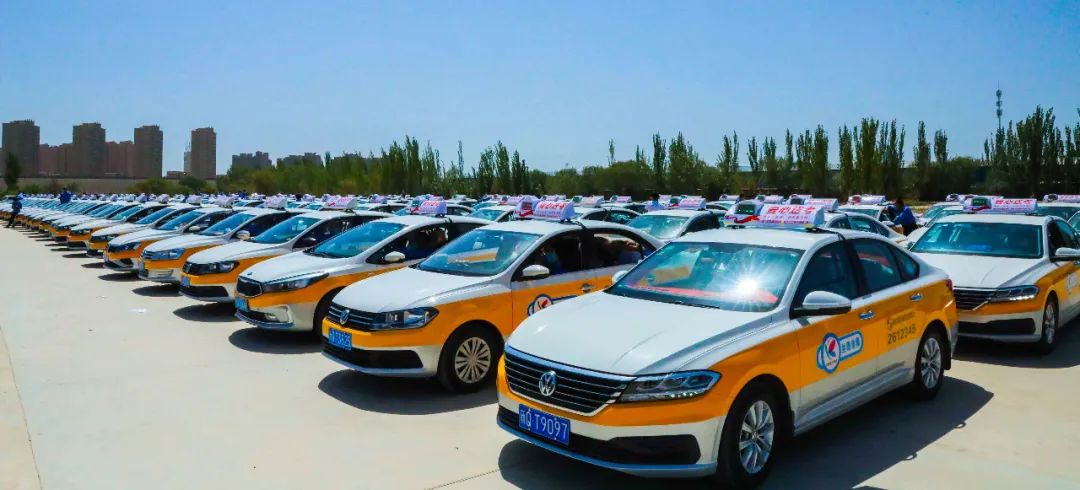 爱心送考心系万千莘莘学子,今年是喀什市出租车志愿者"爱心送考"的第