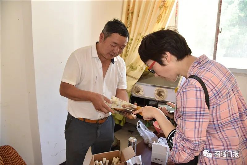 办事公道喜欢为群众琢磨点道道巧家老店督导员曹安江