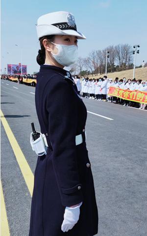 梅河口女交警图片