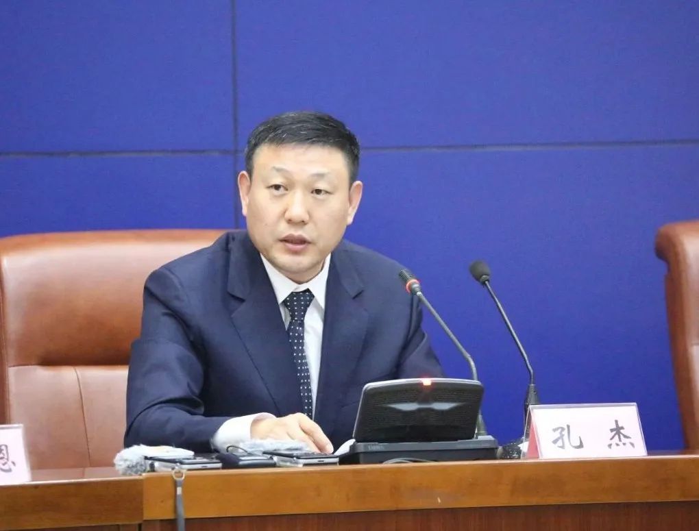 济南市体育局党组书记,局长孔杰孔杰:谢谢你对这方面工作的关心,讲到