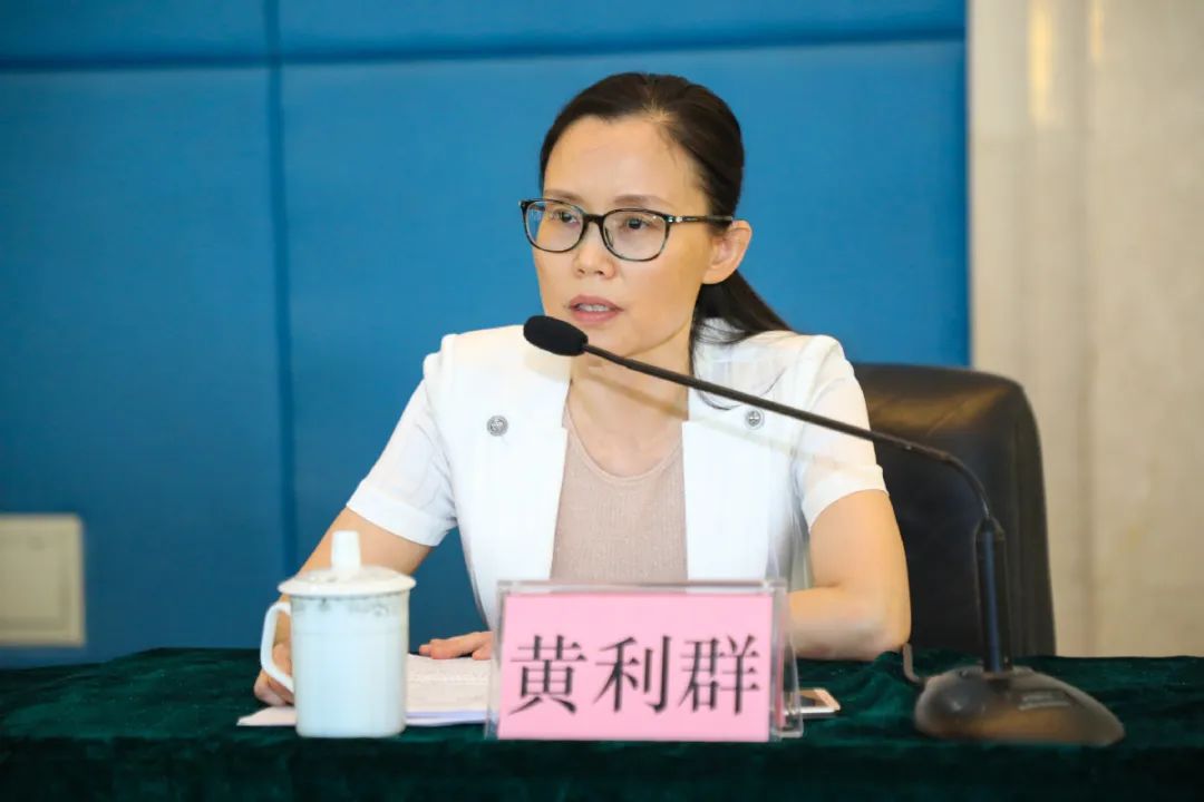 市疾病预防控制中心副主任黄利群提醒,普通考场考生在进入考场前要