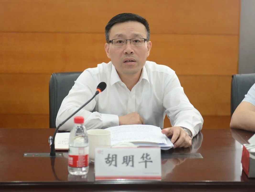 胡明华部长指出,各街镇(工业区)在"七五"普法期间,重视法治宣传教育