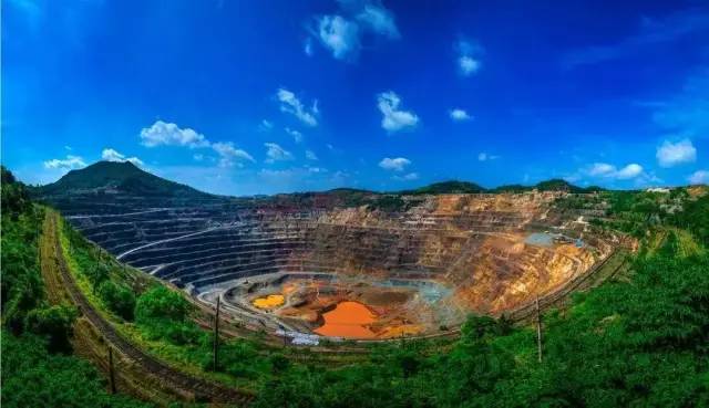 这样的南山矿你见过吗带你俯瞰大美向山看百年矿山绿色蝶变