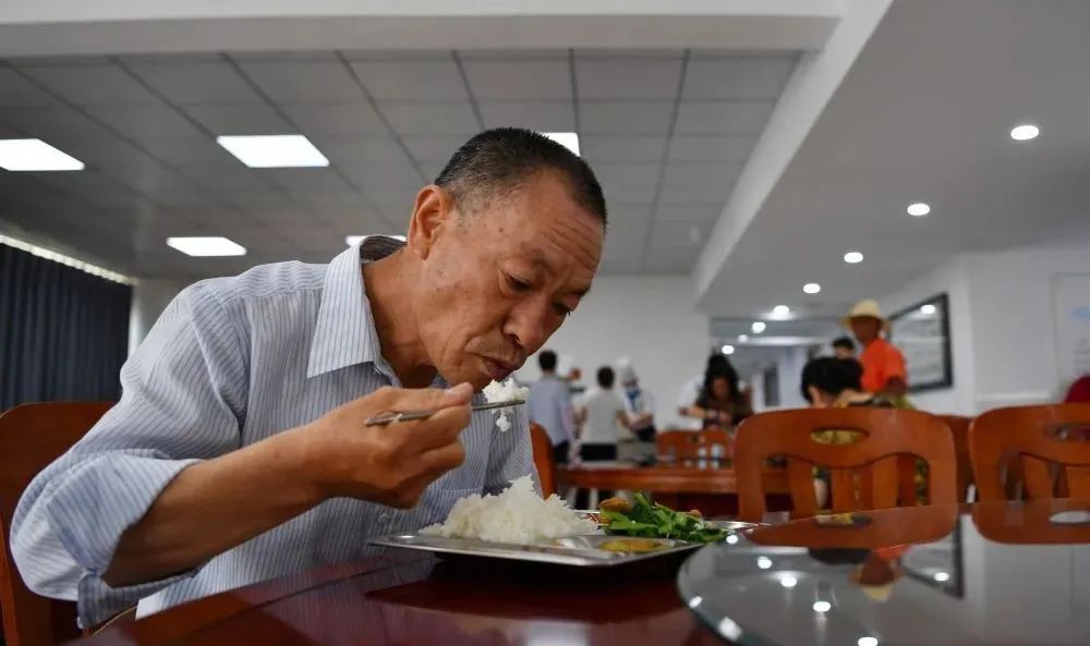 西青区老人家食堂就餐方便吃出幸福滋味