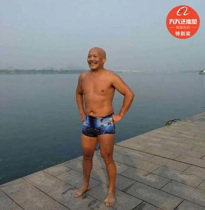 67岁|67岁湖南大爷万宁海边一连救下4个年轻人，上了岸气都没喘