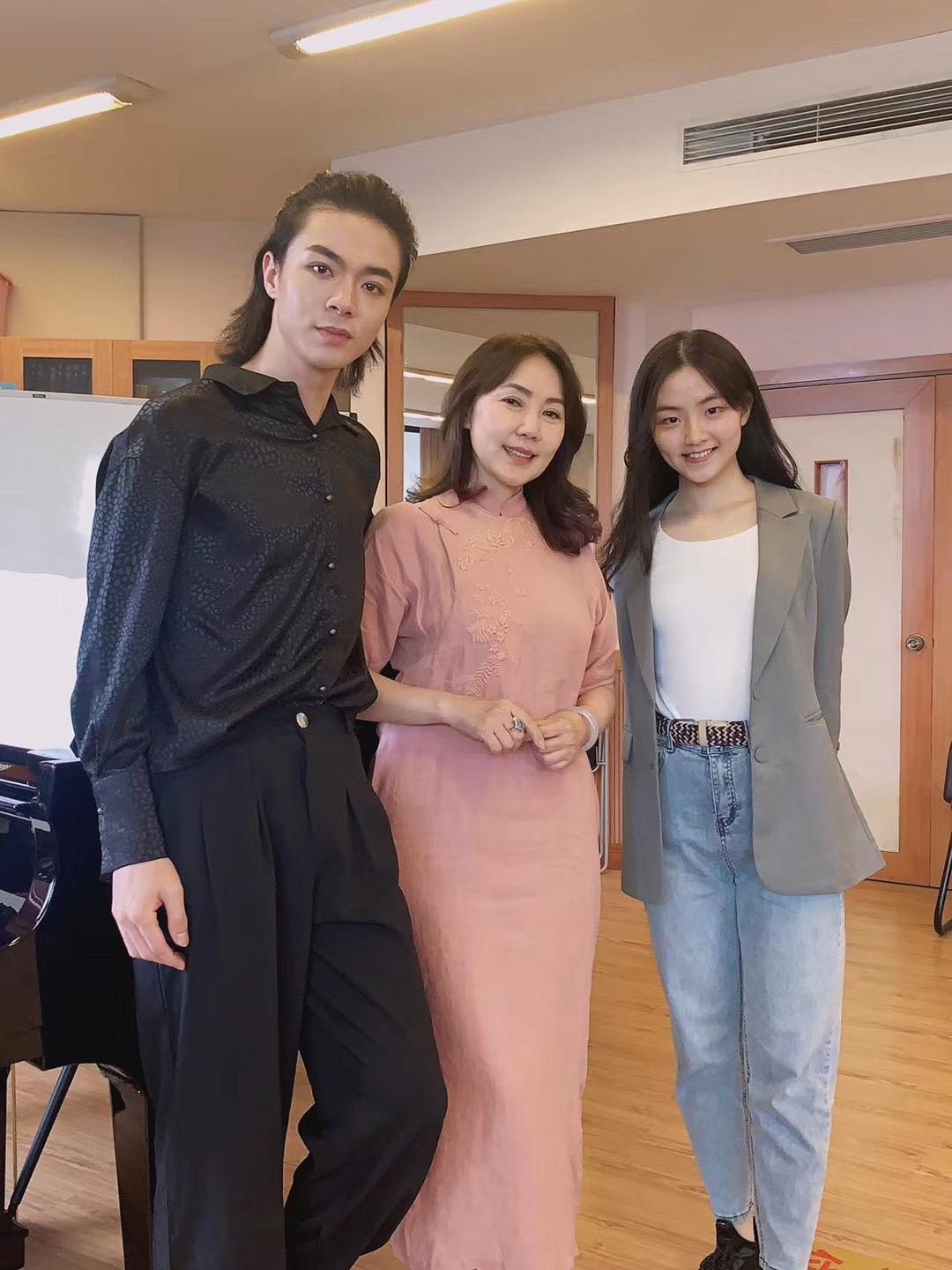 家风师承创新方琼方书剑郭沁寄情古诗词