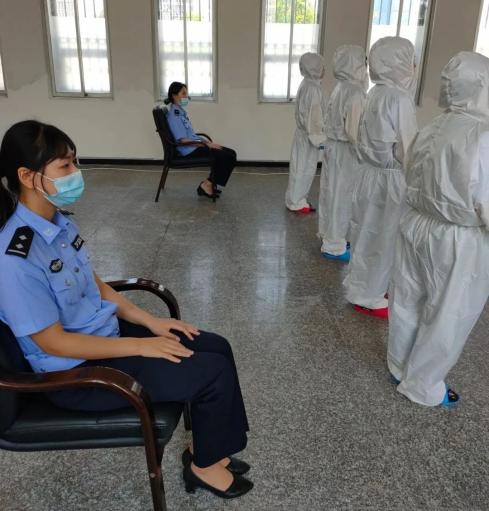 既避免了因押送被告人而可能带来的风险隐患,又保证了被告人的诉讼