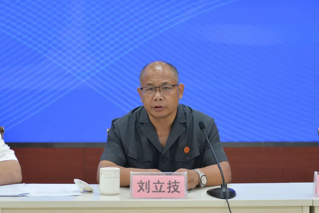 在座谈会上,市中院民商事审判团队主要负责人逐一对全市各法院的典型