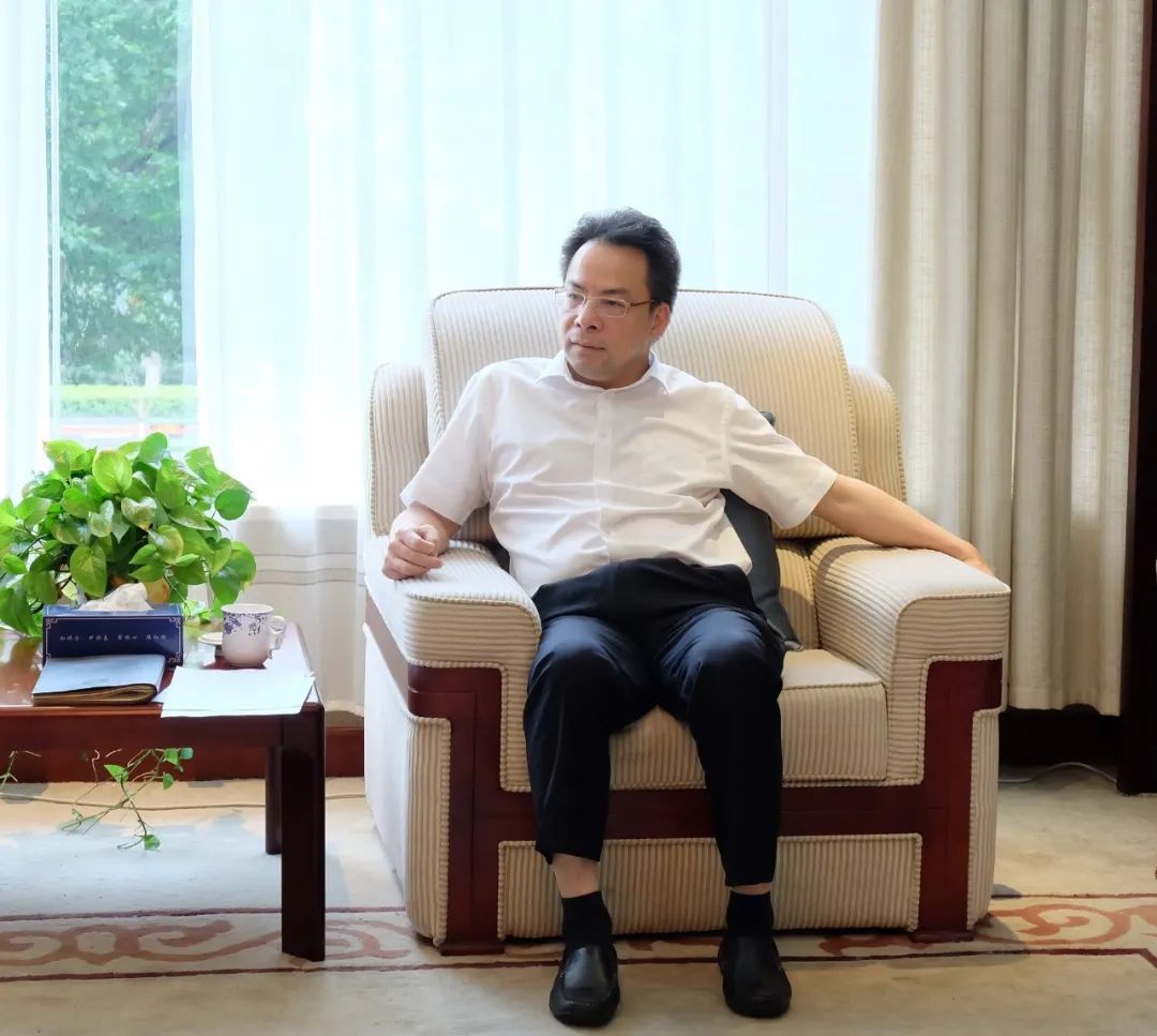 携手并力共商引才连小敏会见青田县委常委组织部长金志红一行