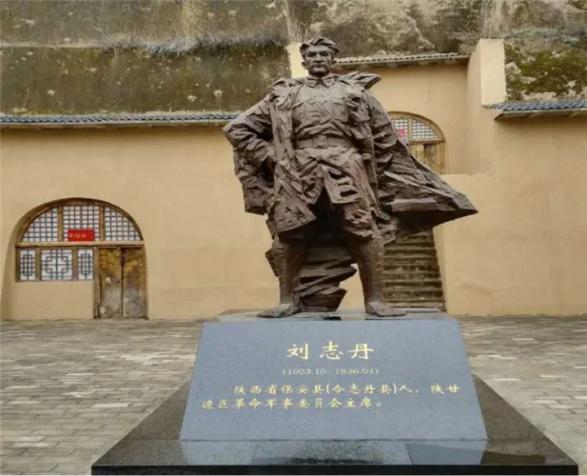 刘志丹在陕甘边组建起一支100余人的南梁游击队,从此,揭开了陕甘边