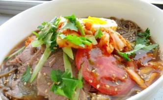 带冰碴儿的大冷面、冰凉爽口的老雪花，欢迎来东北避暑