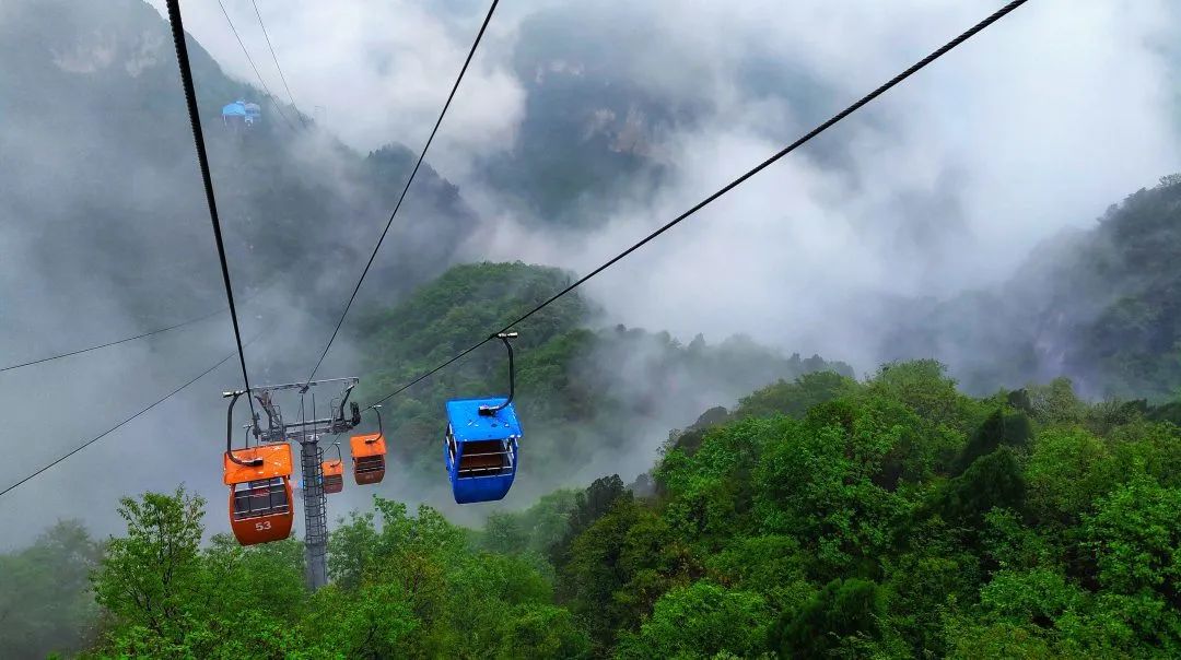 人生几曾临仙境烟雨蒙蒙醉青龙