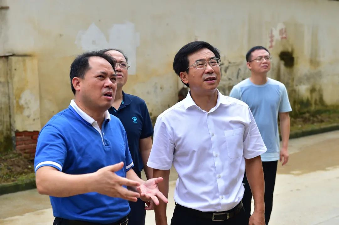 市委常委,宣传部部长龙和南深入湾里管理局检查指导防汛工作