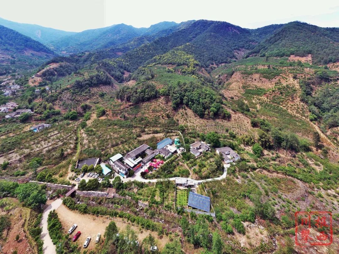 德昌县德州镇角半村的樱桃 摄影:王云四川23个乡村入选▼