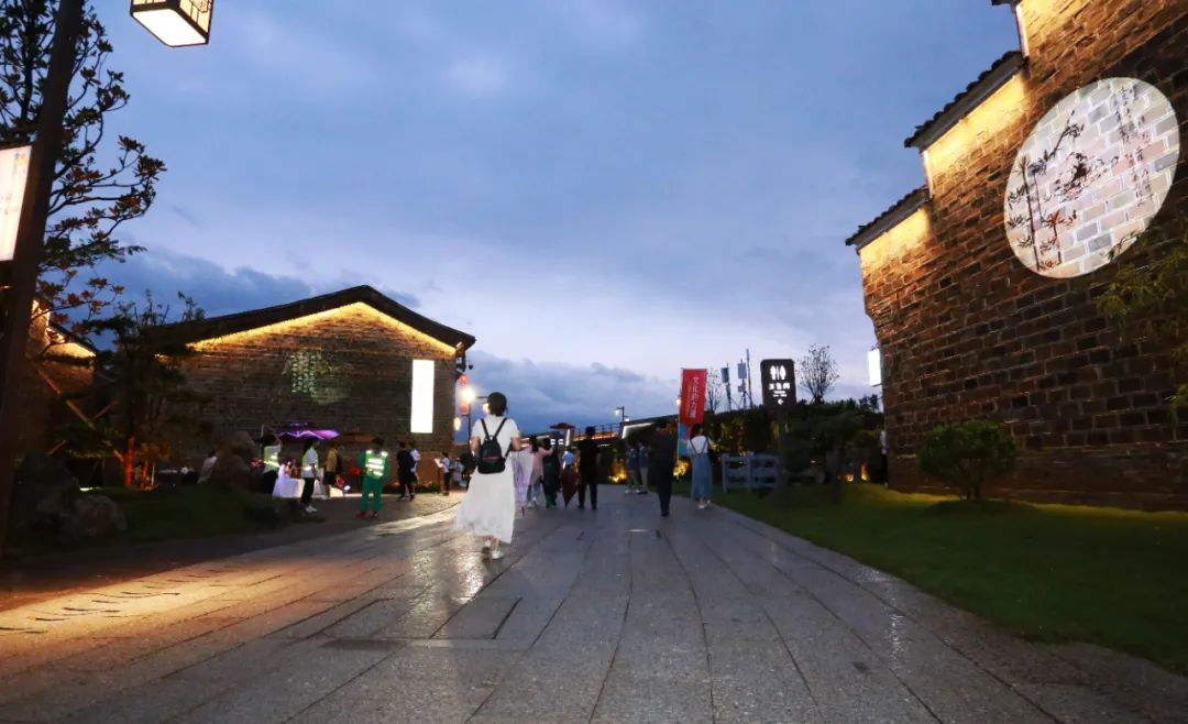 赣鄱文化繁花似锦 陶瓷元素锦上添花