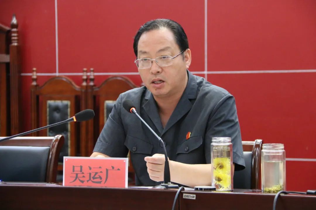7月7日,党组书记,院长吴运广同志以一名普通党员身份参与南召法院第一