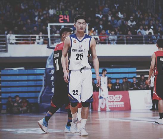披荆斩棘的交大篮球少年