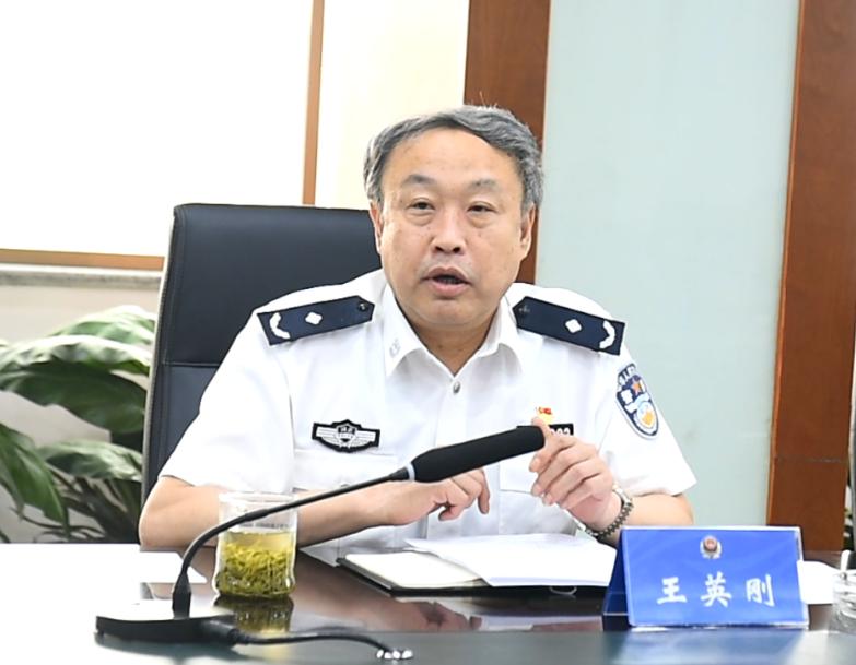 会议由市公安局党委委员,政治部主任程寿强主持,市