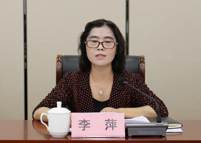县委常委,宣传部长李萍主持会议并强调,一要进一步找准定位,明确目标