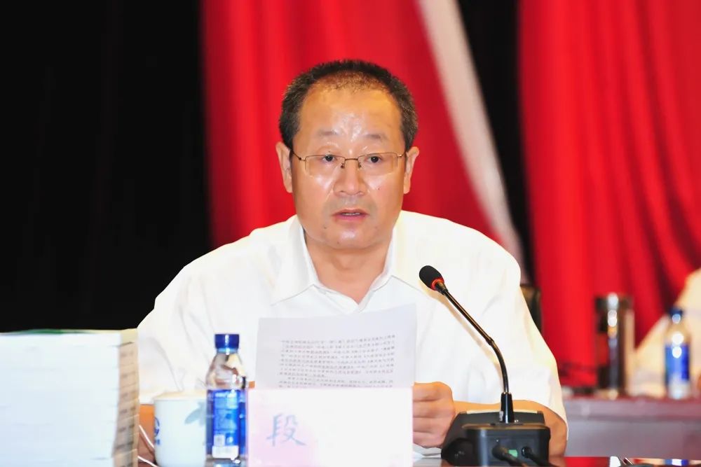 段永传发布全国企业管理现代化创新成果▲刘宝龙发布中国中铁企业