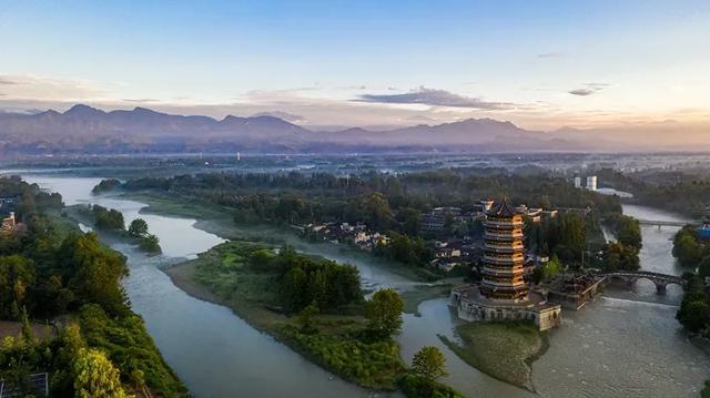 雾气霞光如梦如幻的熊猫古镇你绝对没见到过