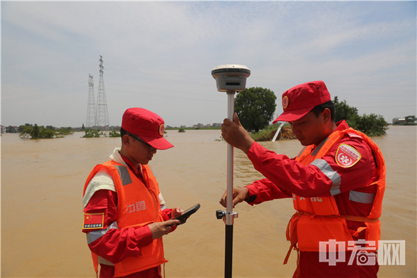 利用gps测量仪测量决口水位流速