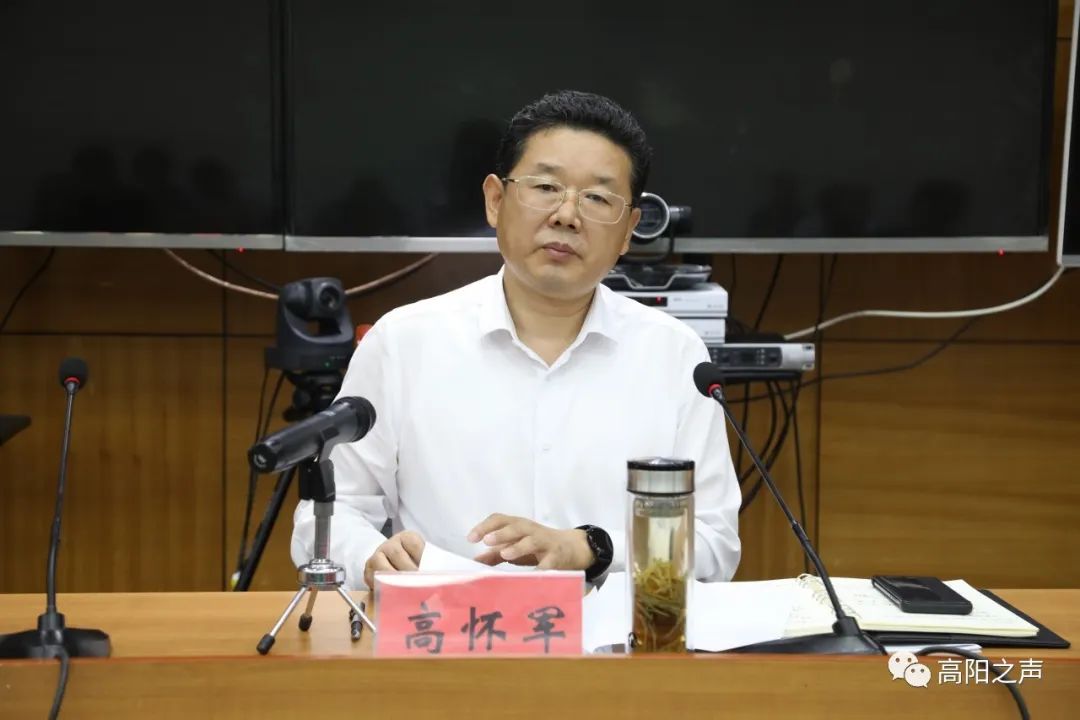 收听收看全市会议后,我县召开防汛工作推进会议,县长闫向阳主持会议