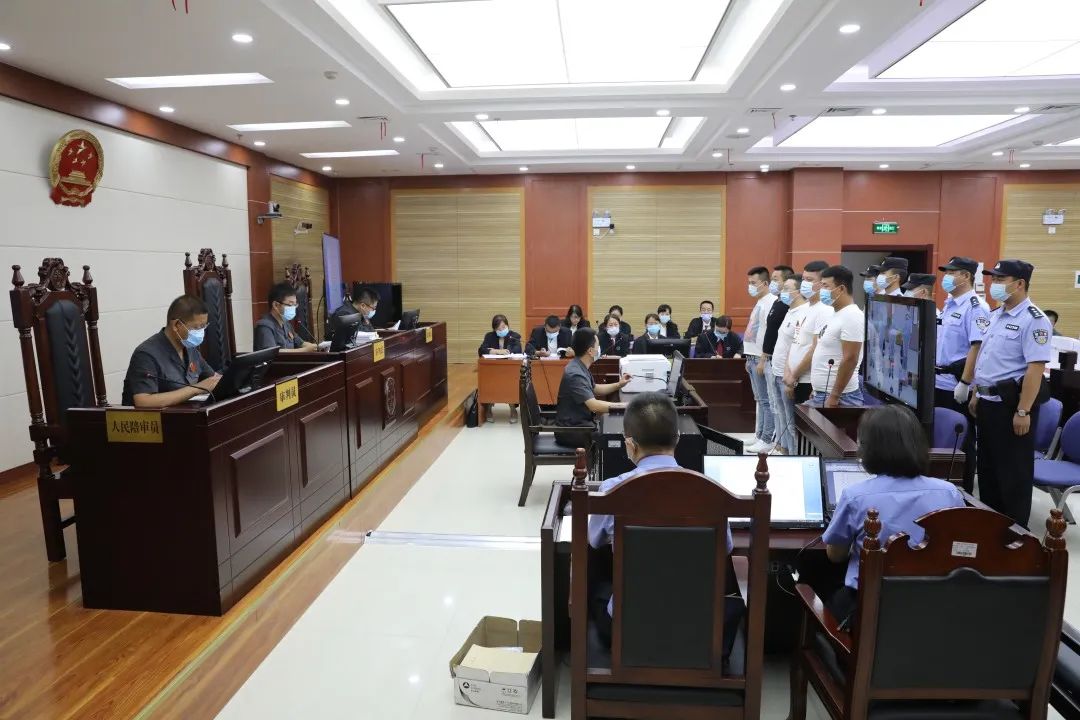扫黑除恶石嘴山这9人涉恶案件开庭审理