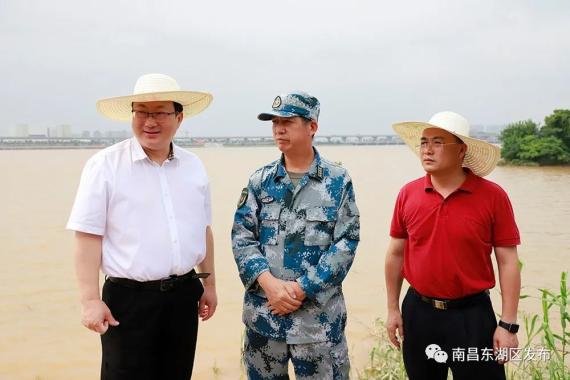 市委常委警备区司令员陆建刚来我区调研指导防汛工作