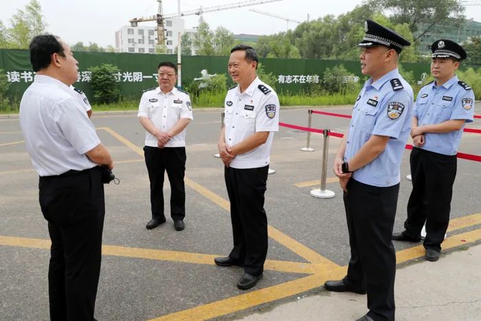 高荣国同志实地督导检查中考安保工作