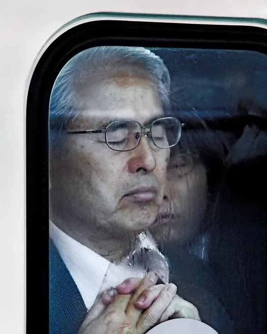 迈克尔·沃尔夫(michael wolf)简介:1954年出生于德国慕尼黑,在美国