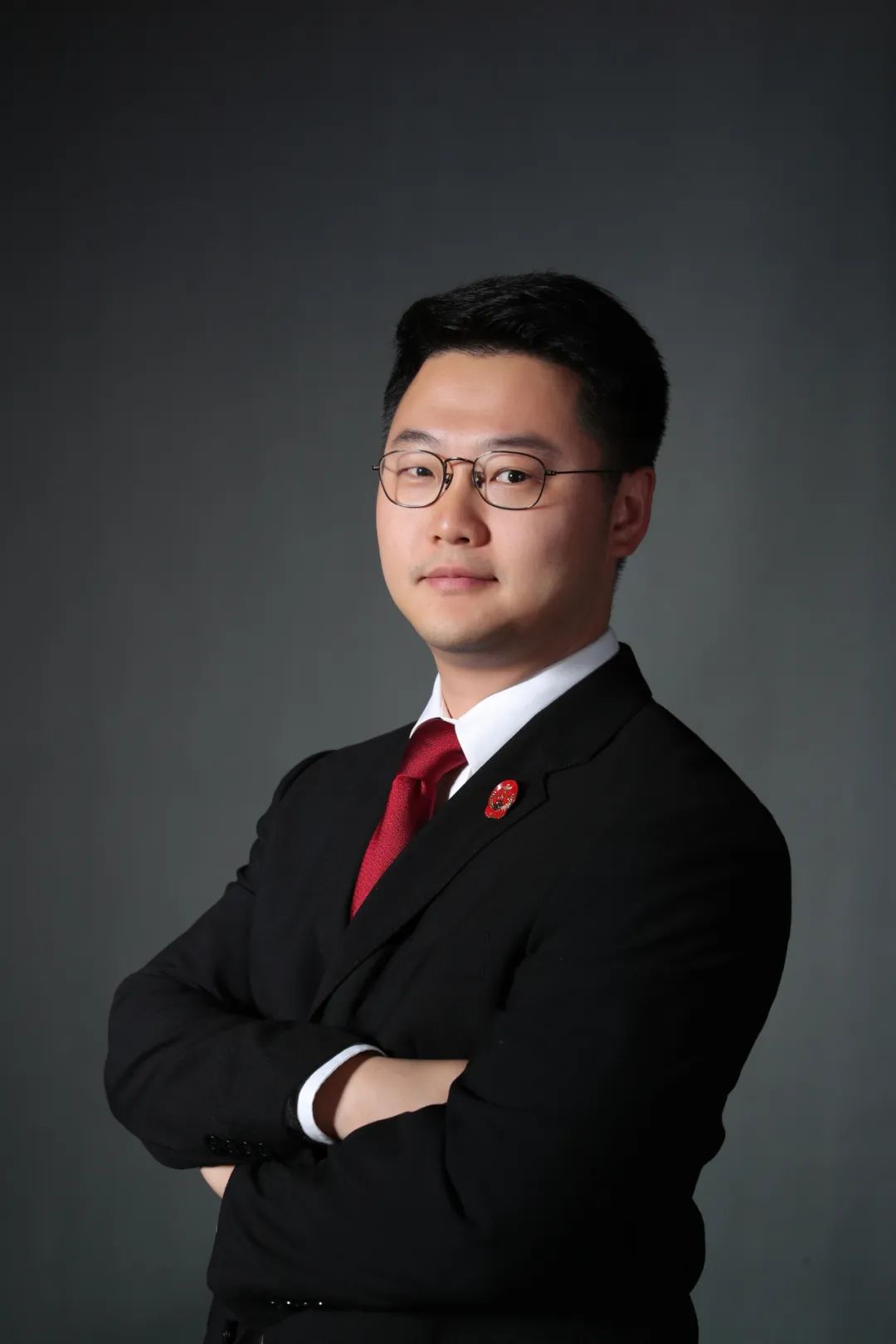 脚踏实地,勇于进取,争做奔涌向前的法院后浪人物简介"李志恒,男,1990