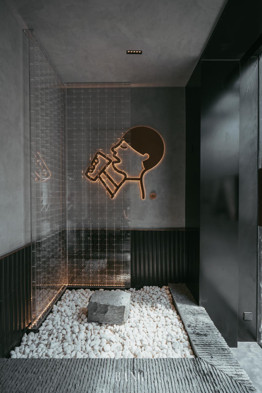 复古又摩登喜茶上海首家黑金店进驻新世界大丸百货