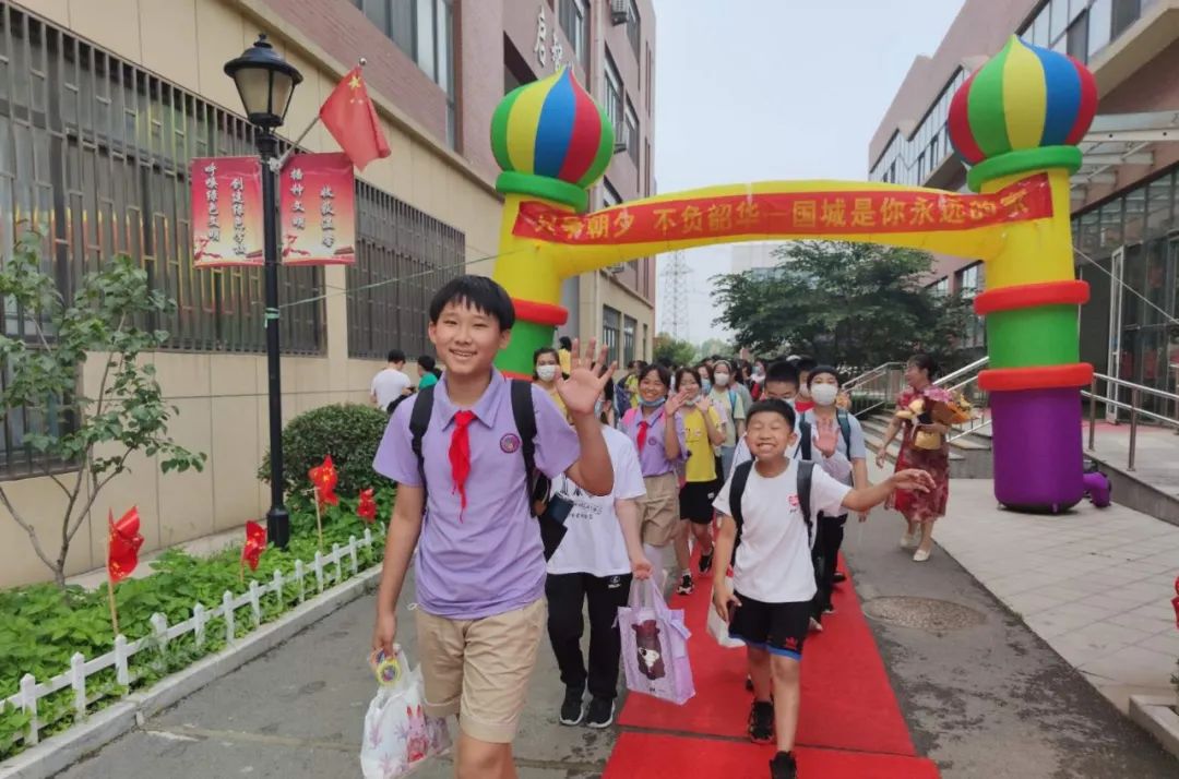 毕业季城阳区国城小学梦想从国城出发