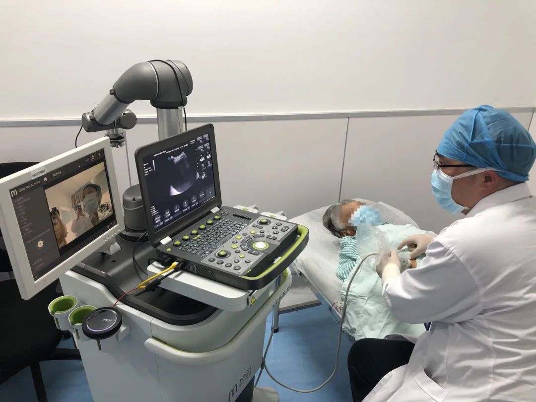公卫科技5g超声时代来了公卫中心超声科首次试用远程超声机器人诊断