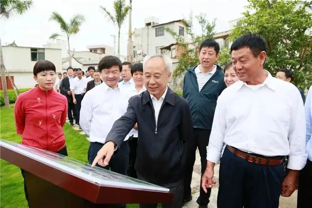 云南红河州委书记姚国华找准差距善作善成全力打造生态宜居美丽乡村