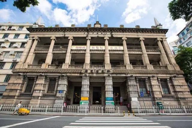 邮政博物馆2绝对不能错过大钟楼与对面塔楼交相辉映的画面夜幕降临