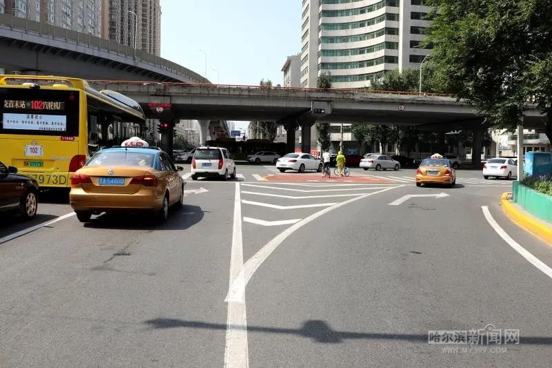 绿灯延时施划驻足区增设右转车道靠这几招武警转盘道早高峰缩短20分钟