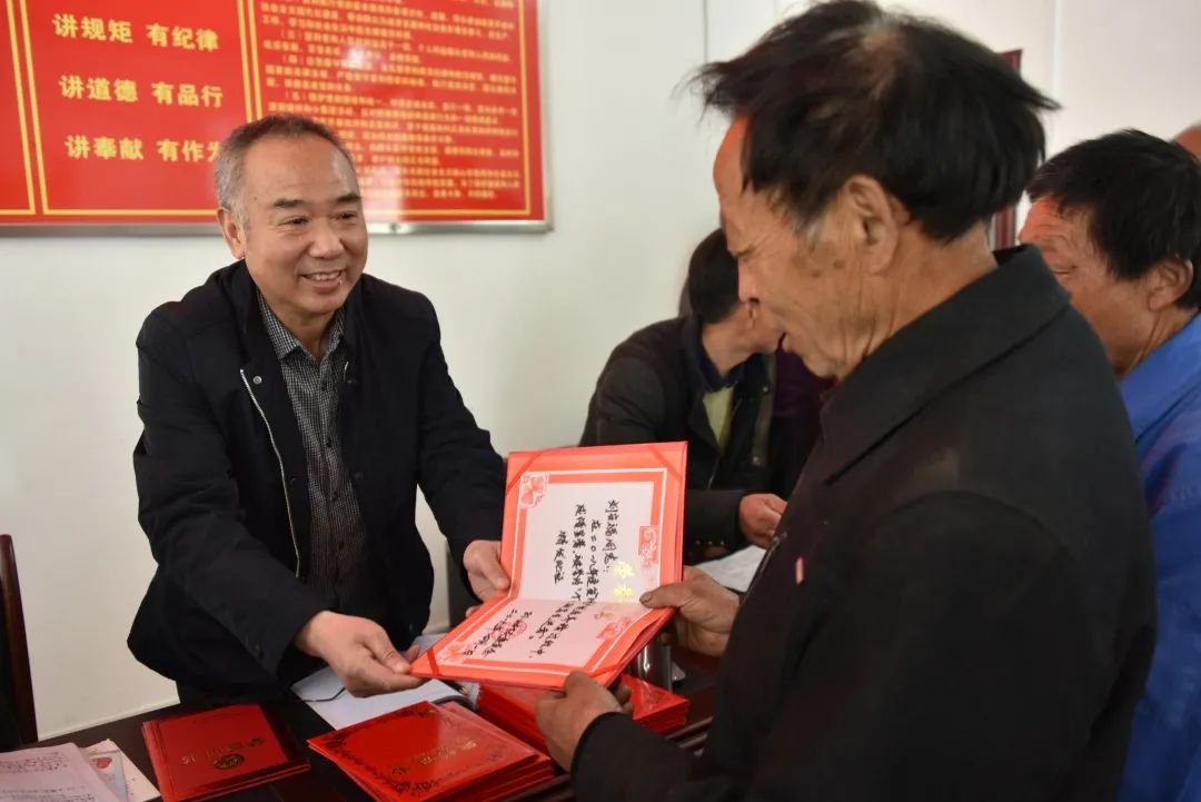 贵坪镇人口_鹤庆黄坪镇人口(3)
