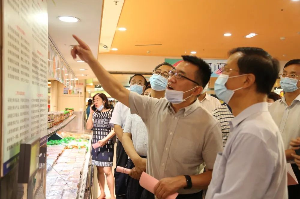 省政协委员对兰州市部分商超进行现场检查指导